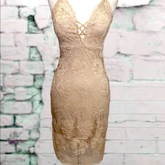 belle journee Dresses & Skirts - Stunning Fully Lined, Lace Cocktail Dress in Cream (NWT)
